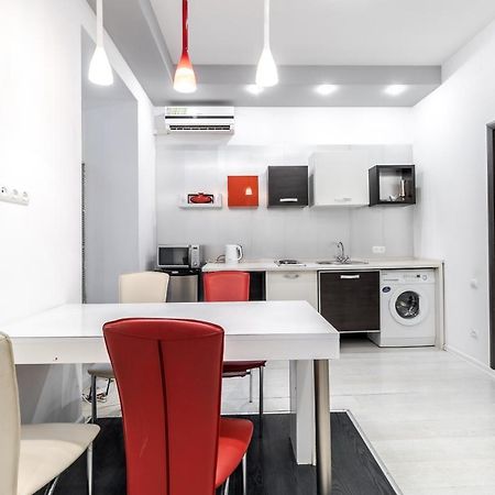 Black And Red Squares Apartment Lemberg Exterior foto