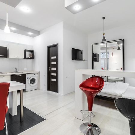 Black And Red Squares Apartment Lemberg Exterior foto