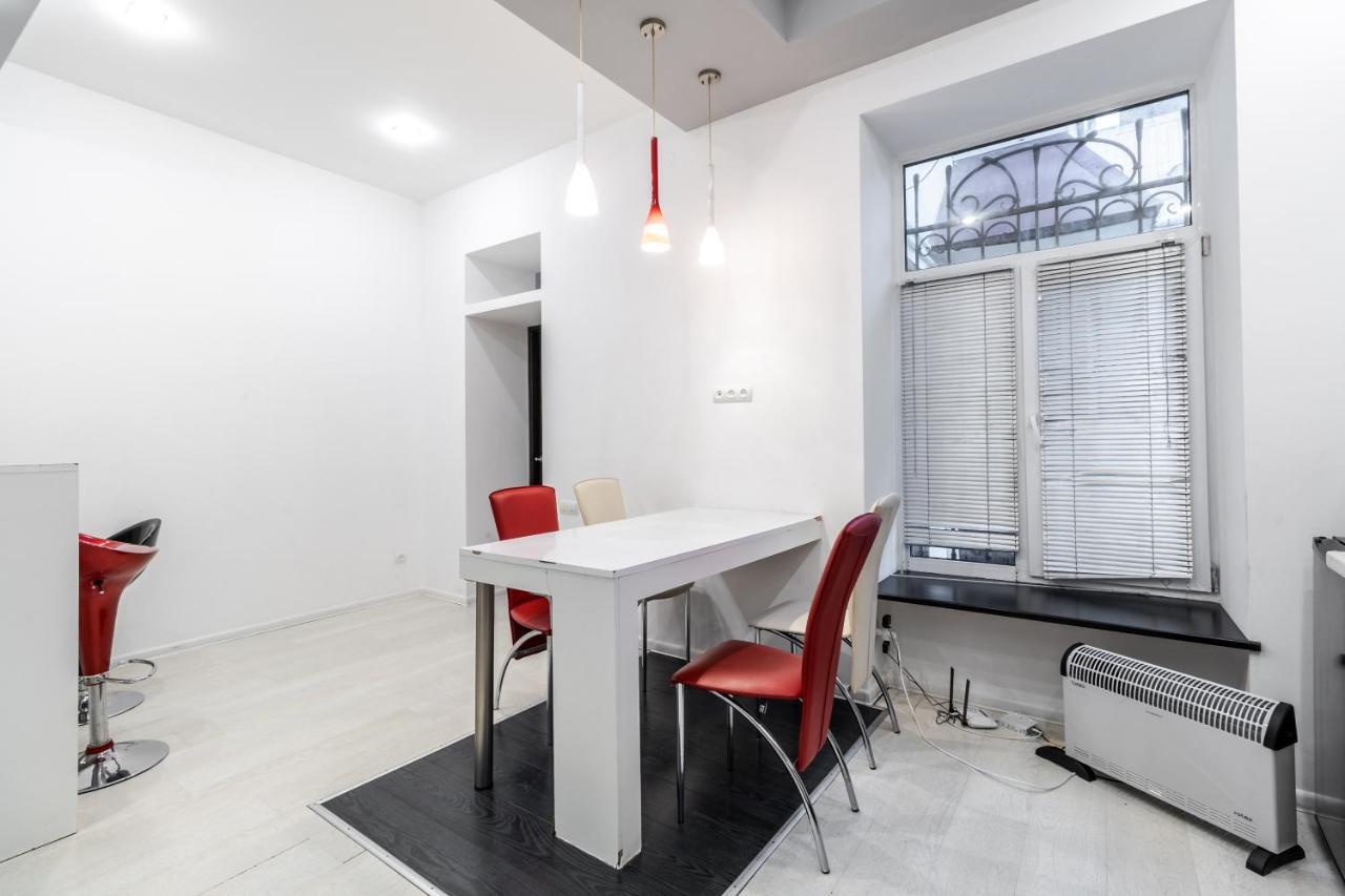 Black And Red Squares Apartment Lemberg Exterior foto