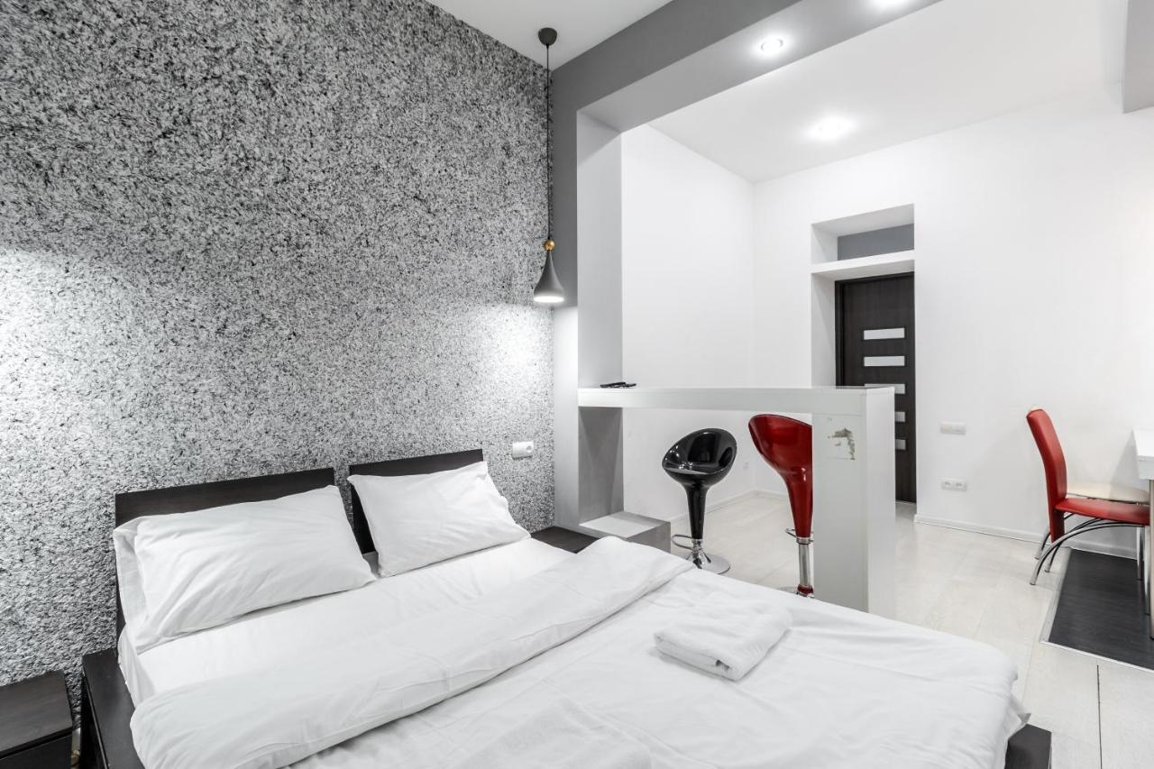 Black And Red Squares Apartment Lemberg Exterior foto