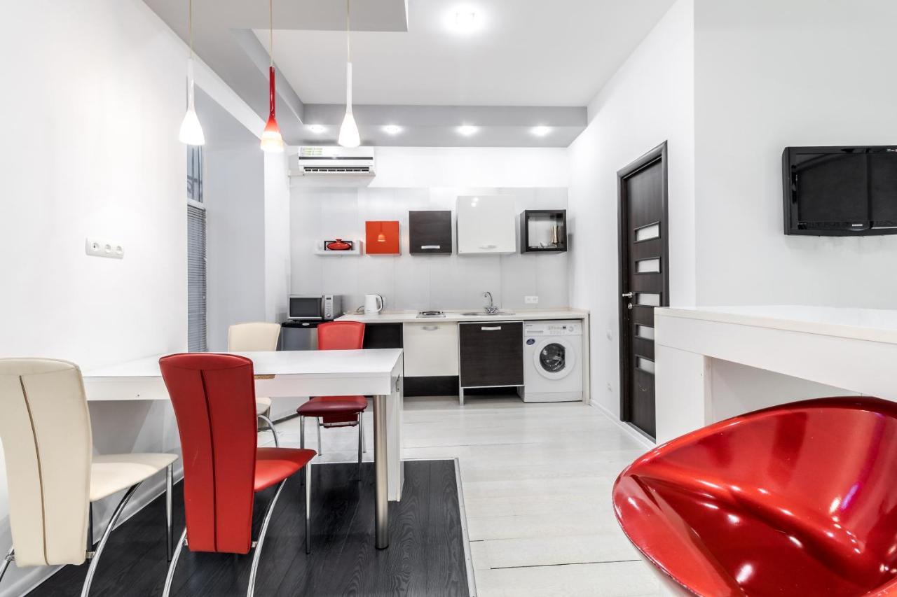 Black And Red Squares Apartment Lemberg Exterior foto