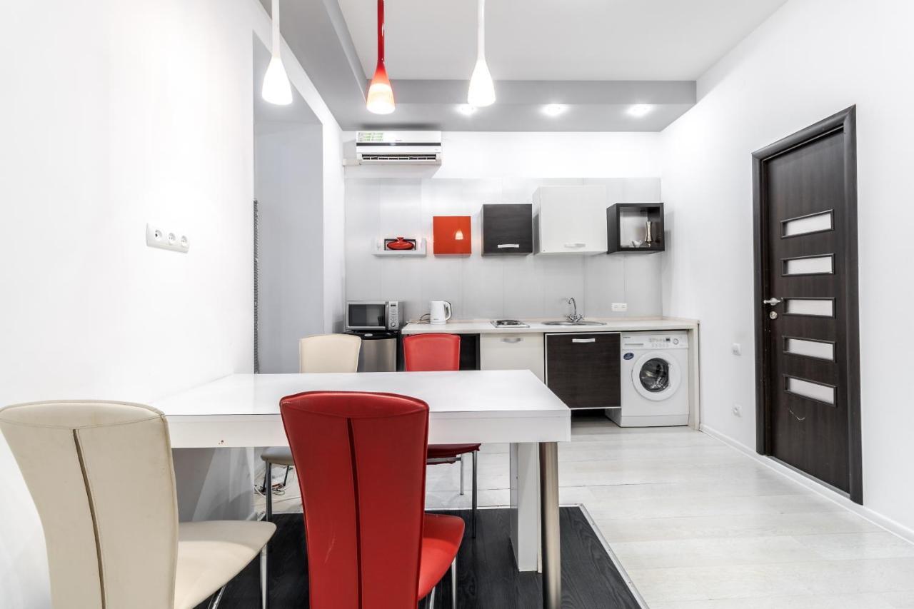 Black And Red Squares Apartment Lemberg Exterior foto