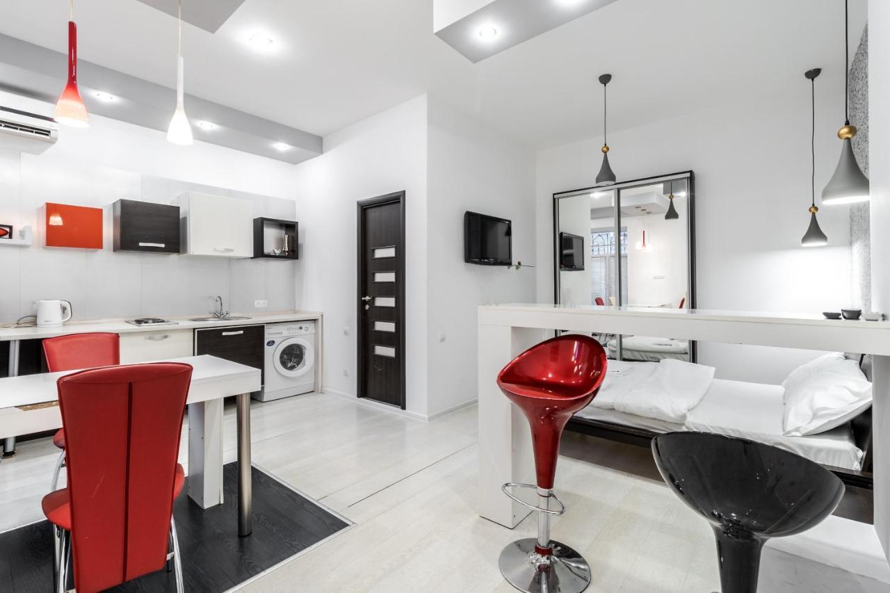 Black And Red Squares Apartment Lemberg Exterior foto