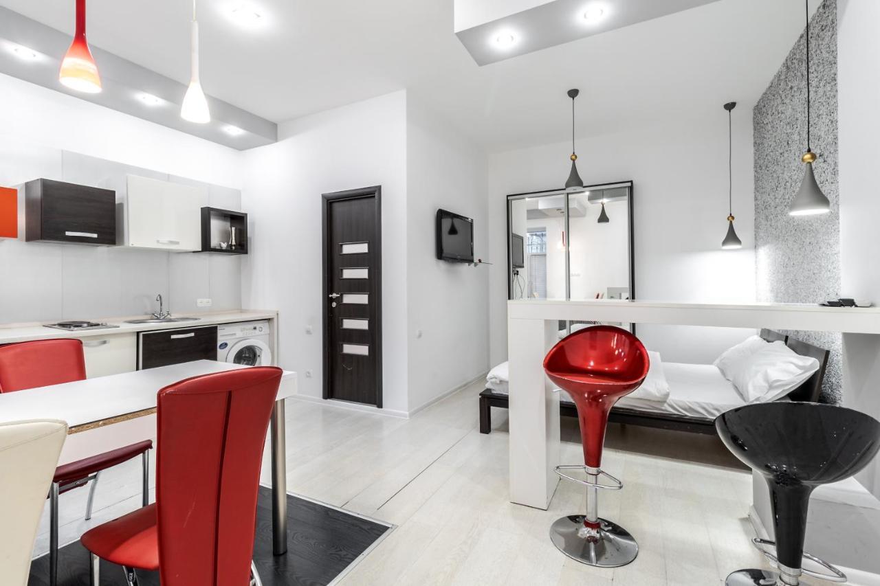 Black And Red Squares Apartment Lemberg Exterior foto