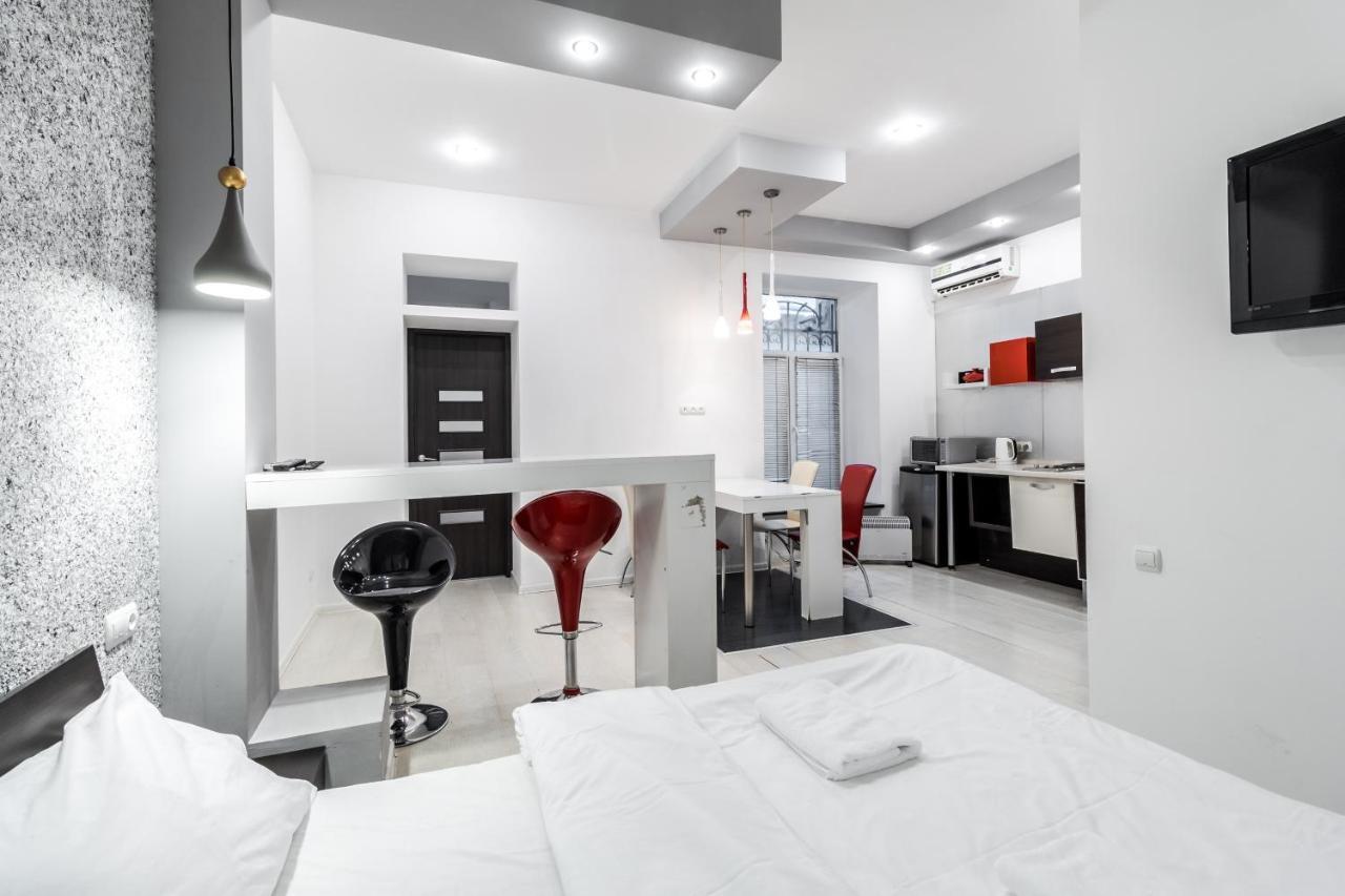 Black And Red Squares Apartment Lemberg Exterior foto